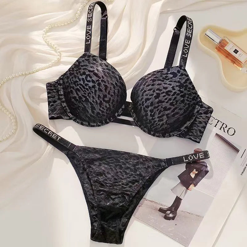 Conjunto de sutiã sexy com letras de leopardo e strass, sutiã feminino, roupa íntima para meninas